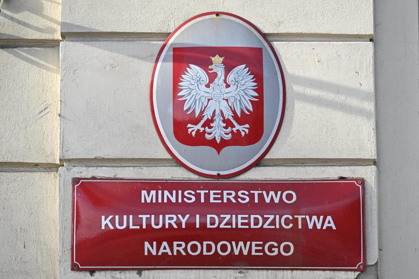 Na zdjęciu Ministerstwo Kultury i Dziedzictwa Narodowego (MKiDN), tablica na budynku