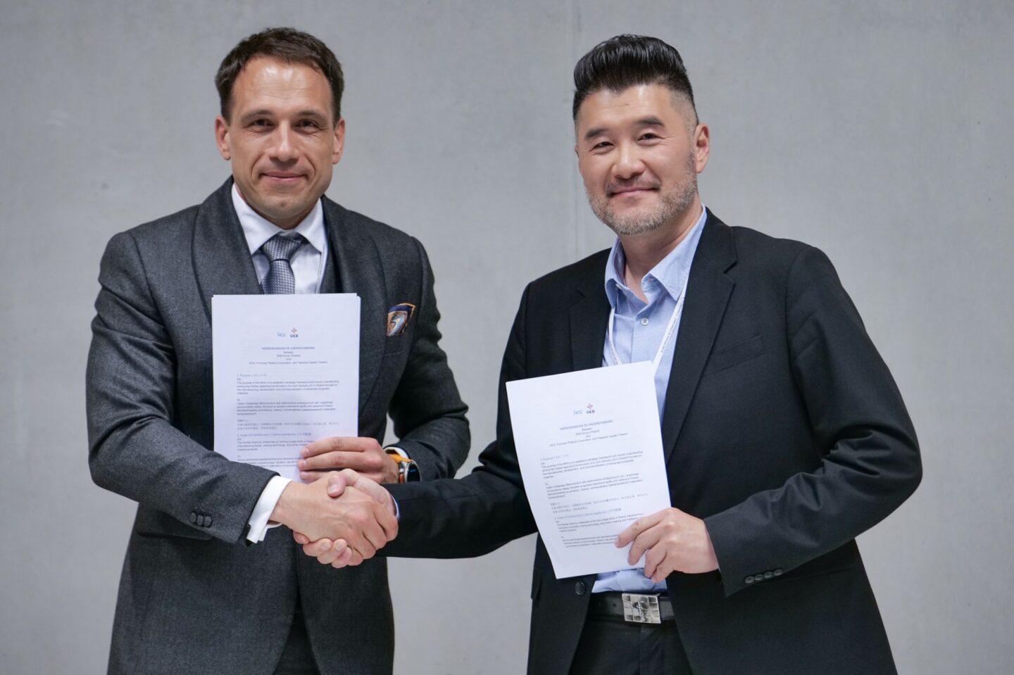 Bartłomiej Dobosz, współwłaściciel Grupy SKB, oraz Michael Chiu, właściciel tajwańskiego HCG i grupy Baolong. 