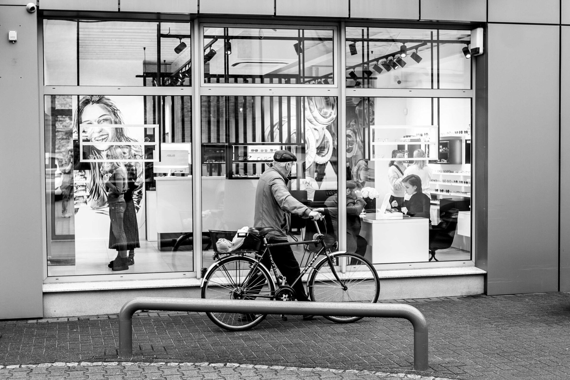 Witryna salonu optycznego OOPawelec