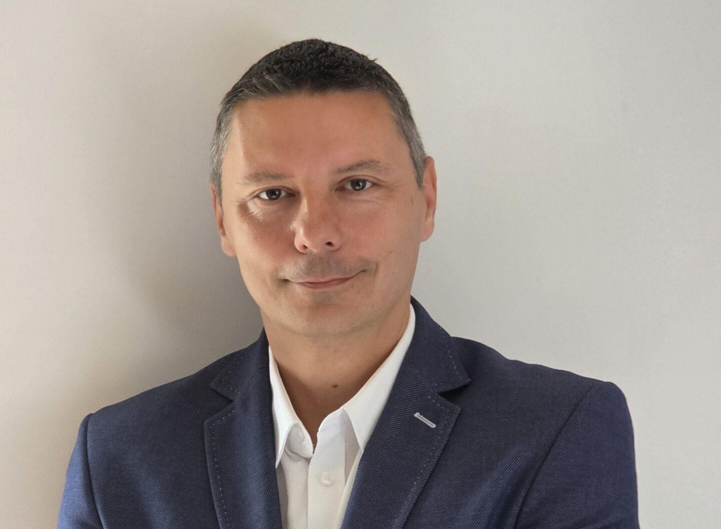 - W najbliższych latach segment produktów funkcjonalnych utrzyma wysoką dynamikę wzrostu, zarówno w Polsce, jak i na świecie. Ma na to wpływ przede wszystkim rosnąca świadomość konsumentów, którzy dostrzegają jak istotną rolę odgrywa odpowiedzialne odżywianie oraz zdrowy tryb życia w codziennym samopoczuciu. - mówi Paweł Jacaszek, prezes OSHEE./ fot. materiały prasowe