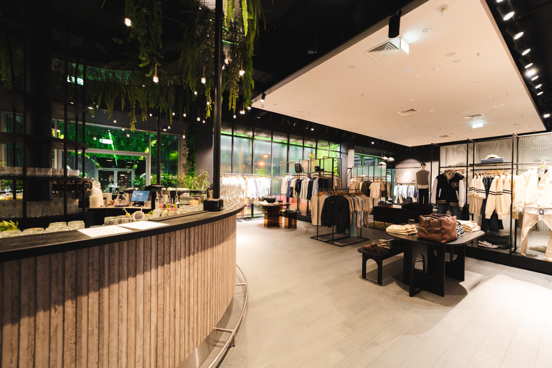 Sklep odzieżowy Answear.com w Fabryce Norblina w Warszawie