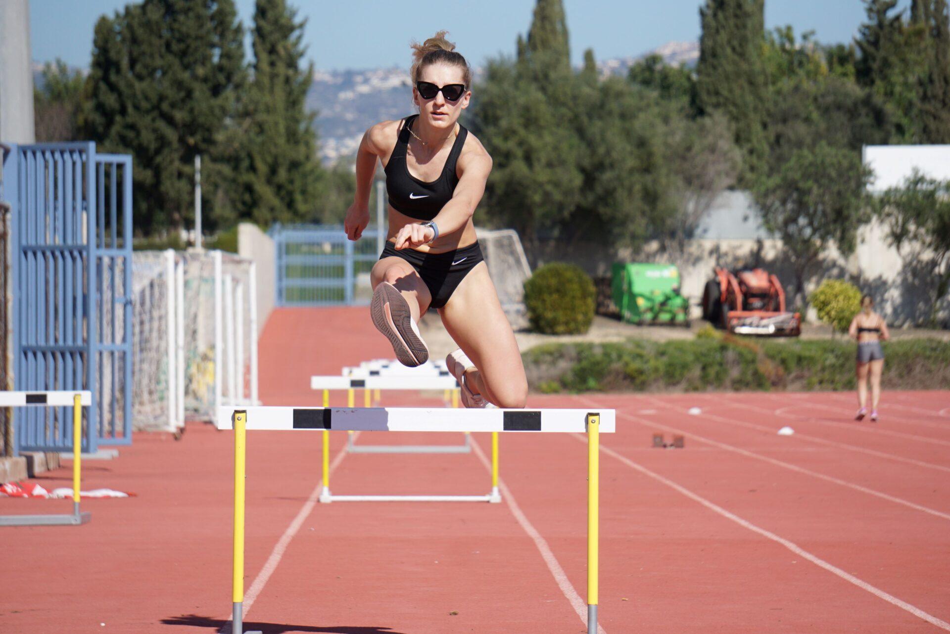 Emila Sala zawodniczka AZS AWF Wrocław, która od 11 lat trenuje lekkoatletykę, specjalizując się w biegu na 400 metrów przez płotki.