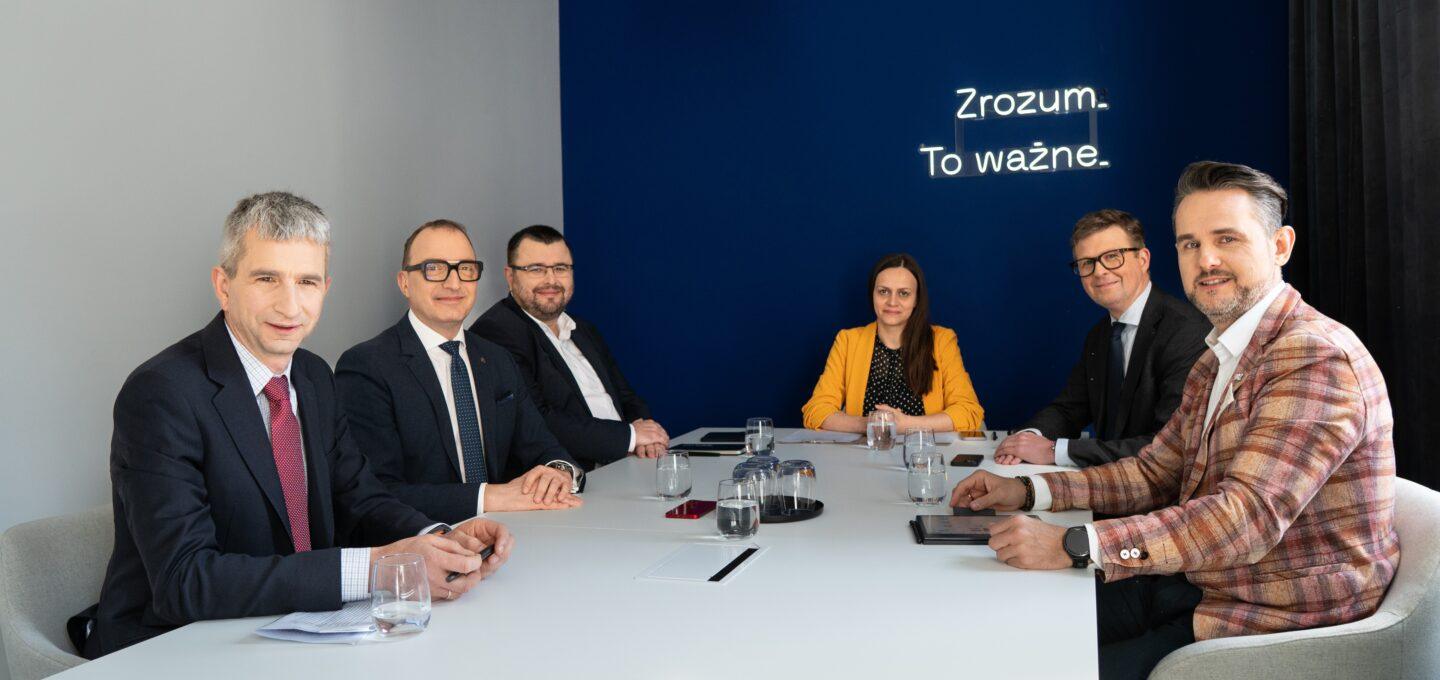 uczestnicy debaty "Kierunek konkurencyjna gospodarka"