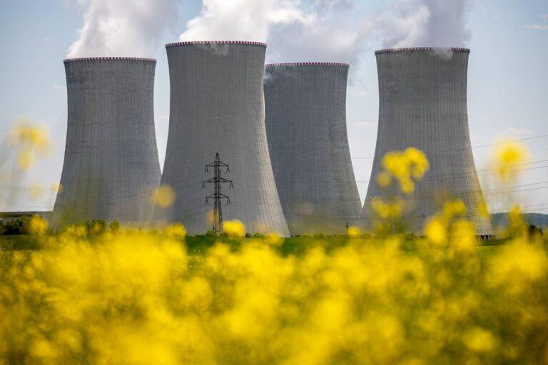 Na zdjęciu elektrownia jądrowa w Dukovanach (Czechy)