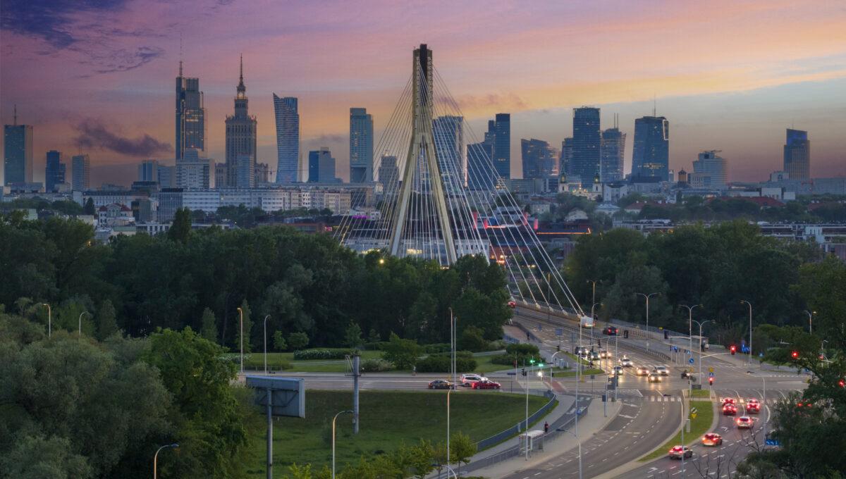 Polskie banki zwiększają zyski, w czym pomagają im wyższe dochody z odsetek. Wyniki byłyby jeszcze lepsze, gdyby nie wyższa składka na fundusz restrukturyzacji w BFG. (Fot. GettyImages)