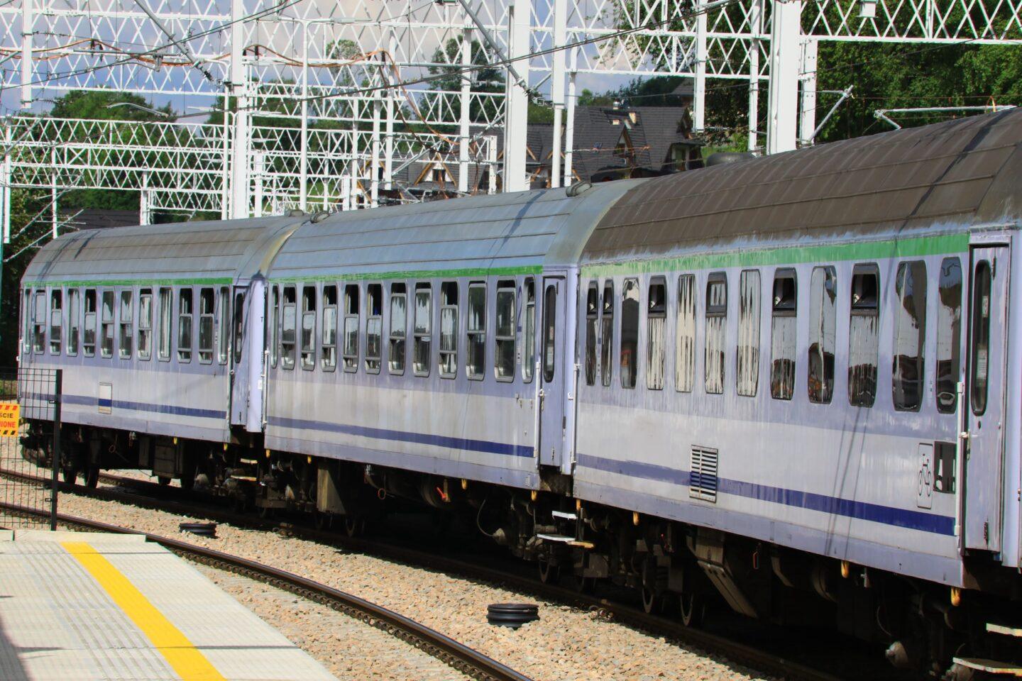 Na zdjęciu wagony pociągu PKP Intercity.