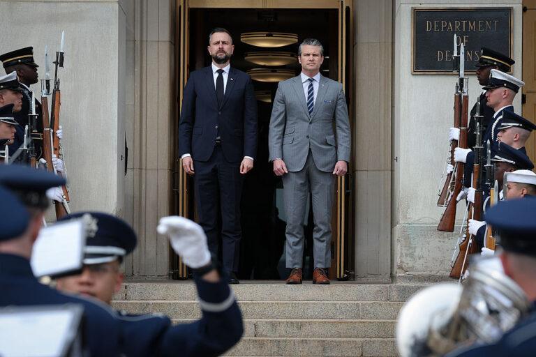 Na zdjęciu Pete Hegseth (z prawej) oraz Władysław Kosiniak-Kamysz