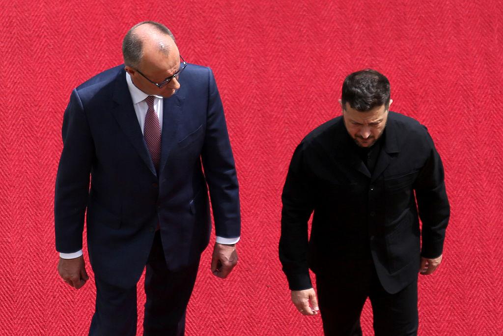 Na zdjęciu kanclerz Merz (z lewej) i prezydent Zełenski