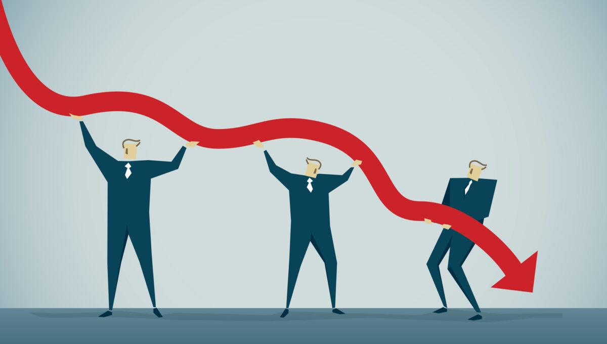 Na grafice mężczyźni w garniturach próbują utrzymać czerwoną linię, która opada