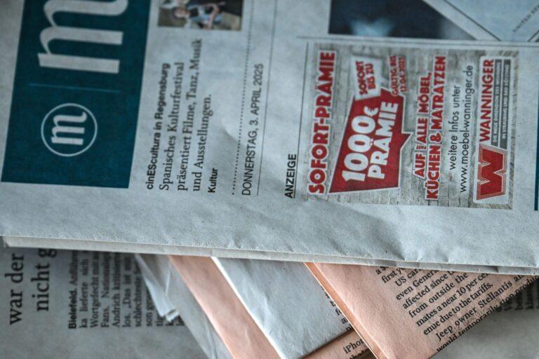 Zdjęcie przedstawia zagraniczną prasę