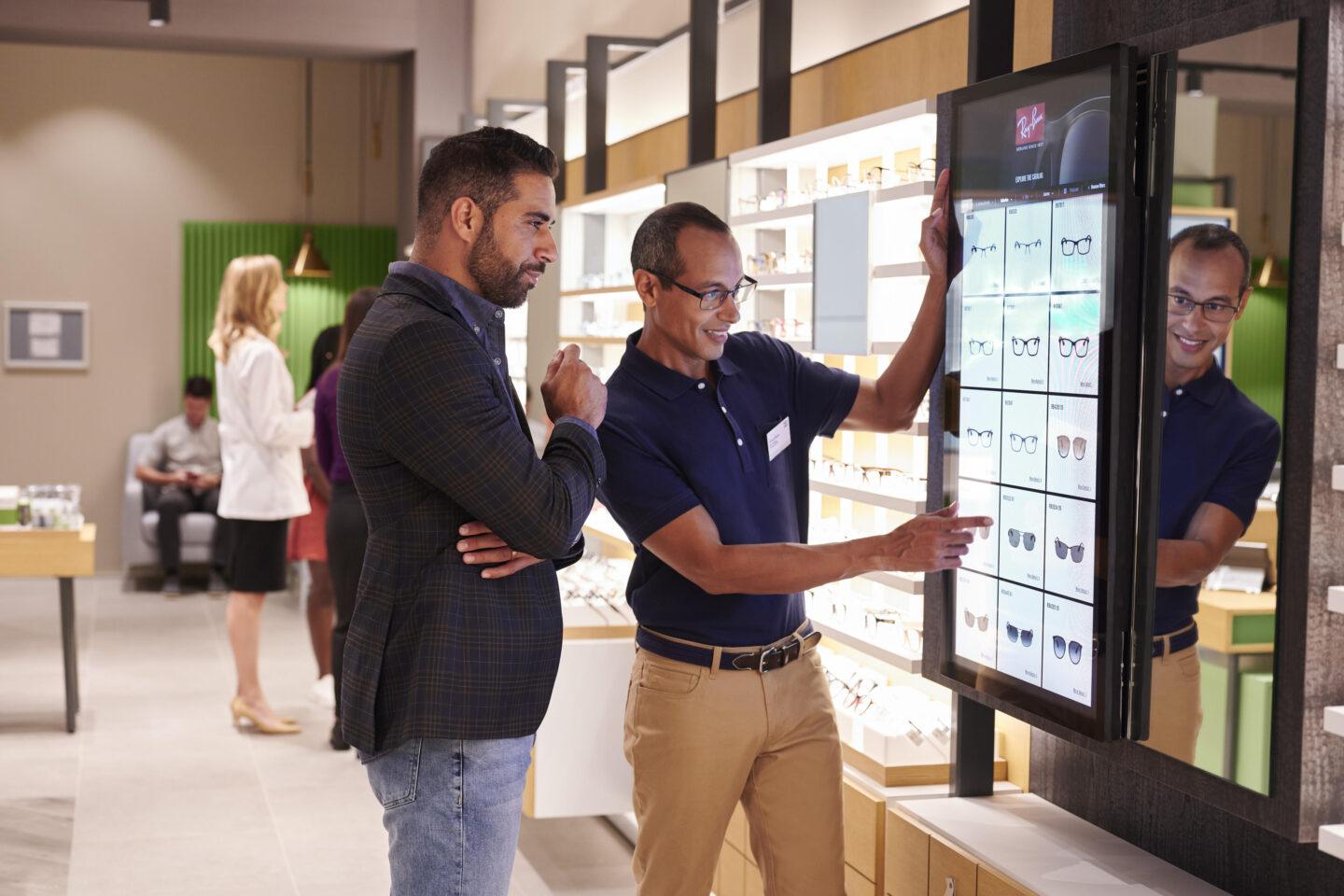 Sklep północnoamerykańskiej sieci optycznej Pearl Vision należącej do grupy EssilorLuxottica