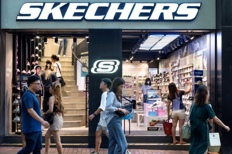 Zdjęcie przedstawia sklep firmy Skechers