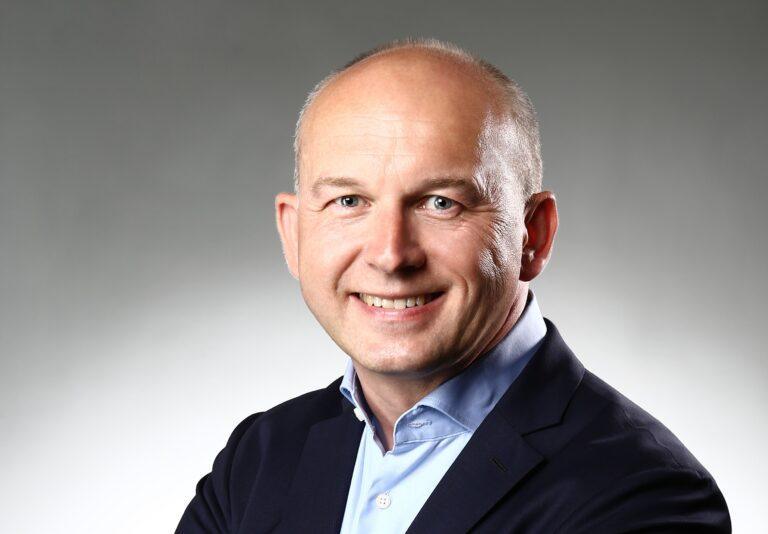 - Mamy bardzo ambitny plan optymalizacji kosztowej, który w 2024 r. przyniósł 250 mln zł oszczędności. Na ten rok mamy podobne plany - mówi Tomasz Waligórski, prezes Carrefour Polska./ fot. materiały prasowe