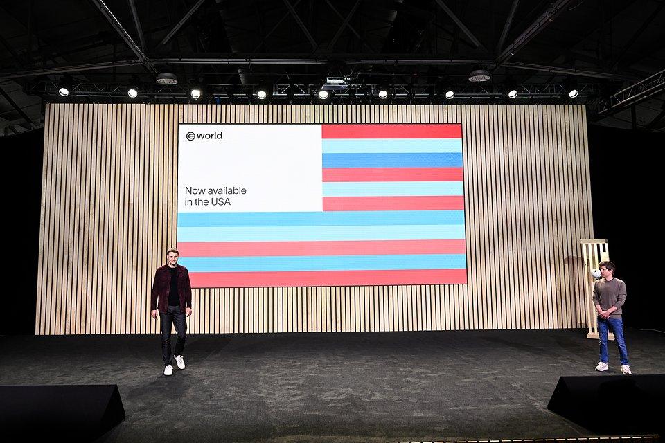 Zdjęcie z konferencji prasowej poświęconej wejściu World na amerykański rynek