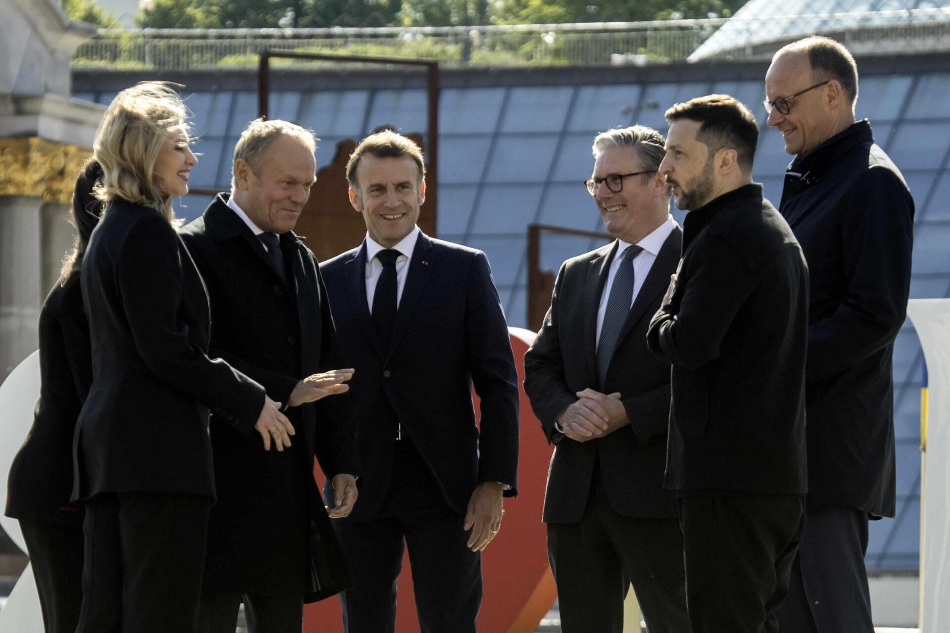 Donald Tusk (drugi z lewej) w towarzystwie pozostałych liderów tzw. Koalicji chętnych