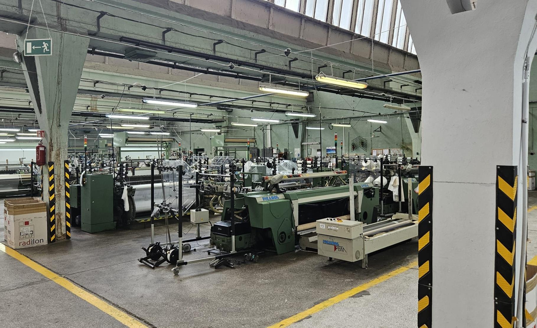 Krosna tkacie w fabryce Optex-u