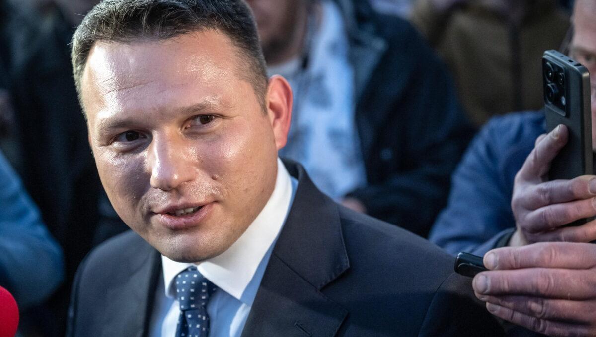 Na zdjęciu z 24 maja 2025 r. lider Konfederacji Sławomir Mentzen