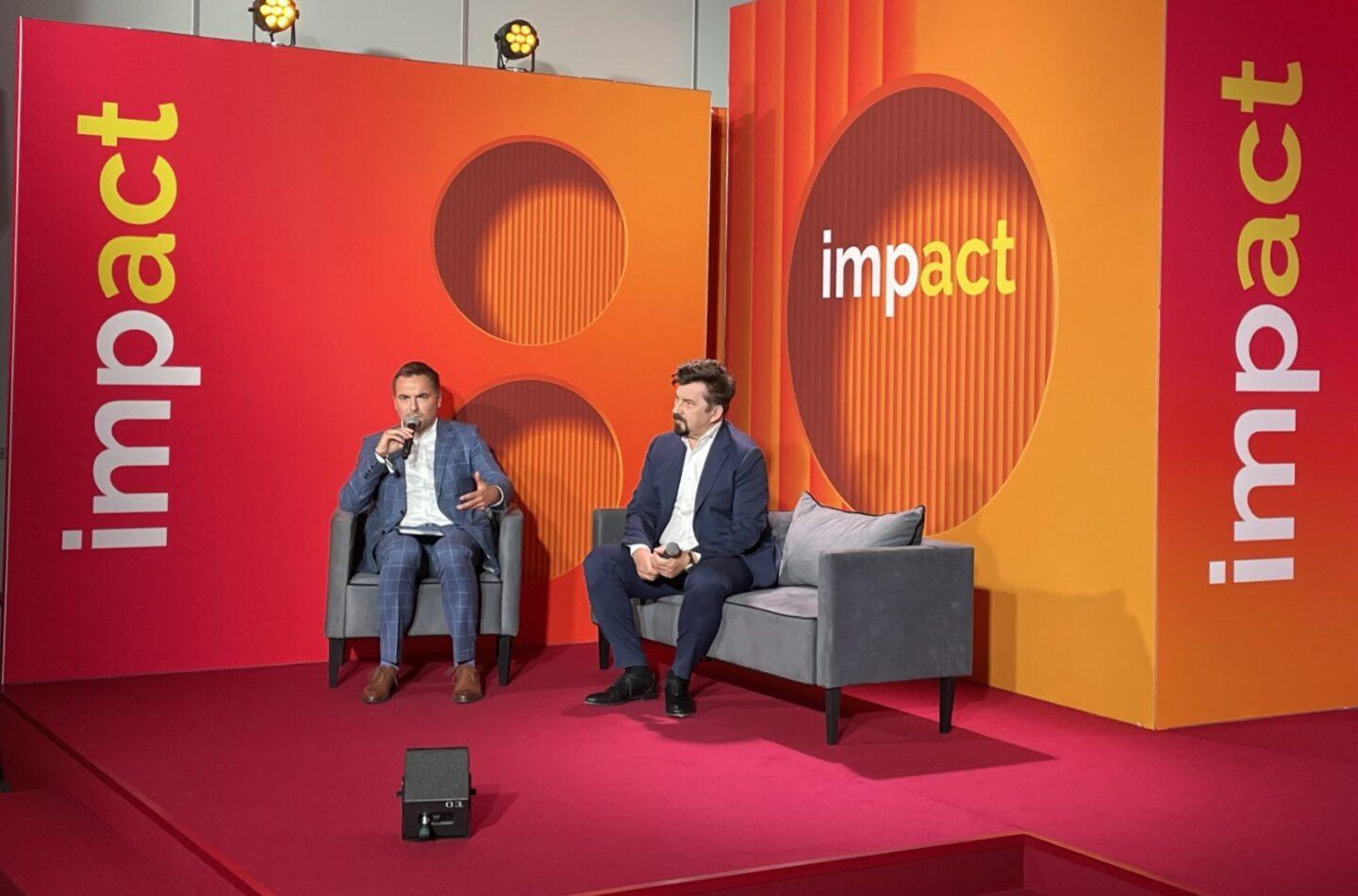 Grzegorz Nawacki, redaktor naczelny XYZ i Dariusz Miłek, twórca i prezes CCC w rozmowie podczas Impact`25