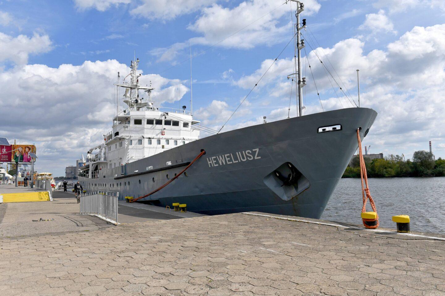 ORP Heweliusz, cumujący przy szczeciński Wałach Chrobrego