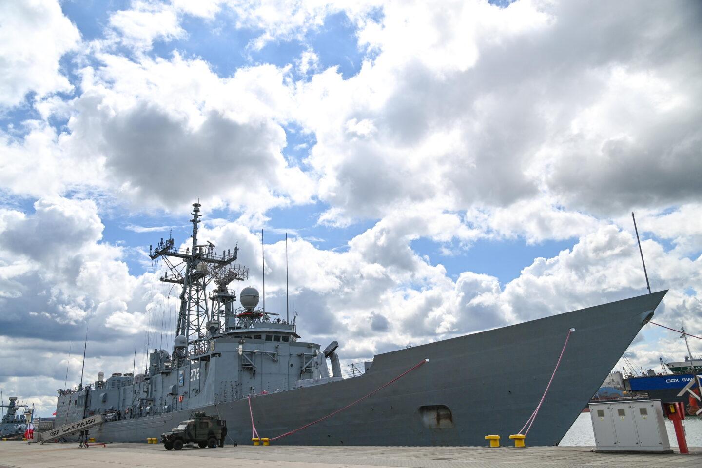 Polska fregata ORP Generał K. Pułaski w gdyńskim porcie
