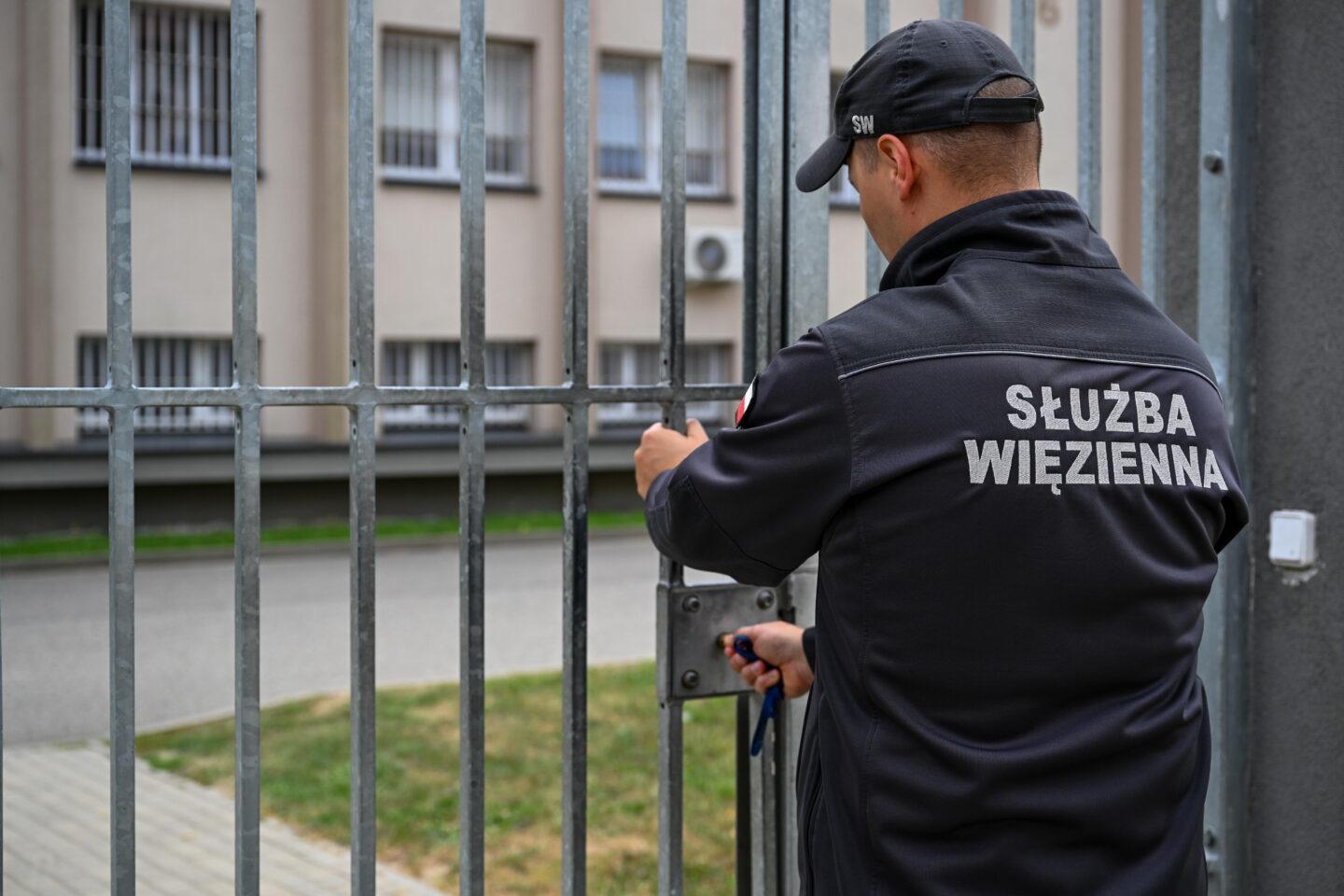 Funkcjonariusz Służby Więziennej