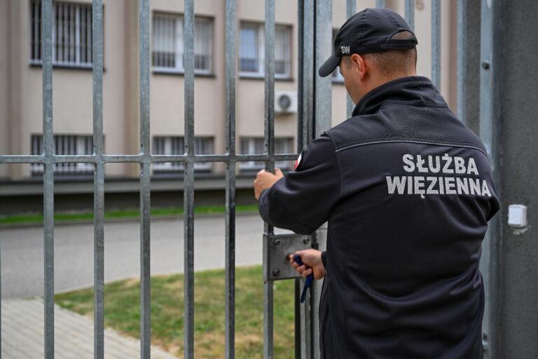 Funkcjonariusz Służby Więziennej