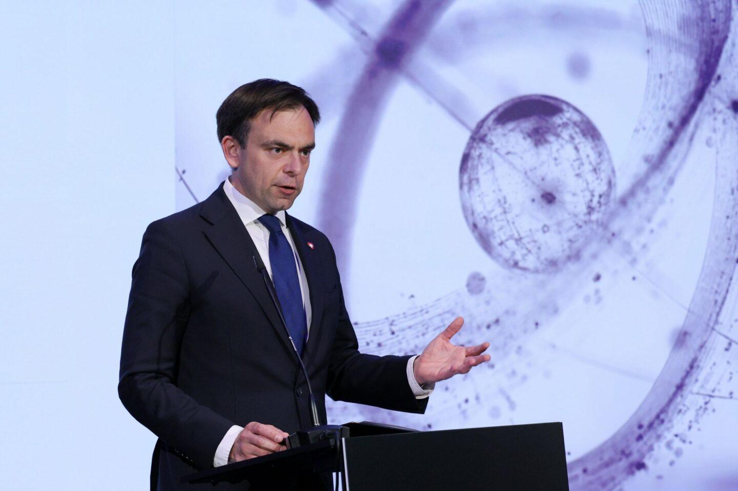 Minister finansów Andrzej Domański podczas konferencji prasowej i prezentacji programu PFR Deep Tech.