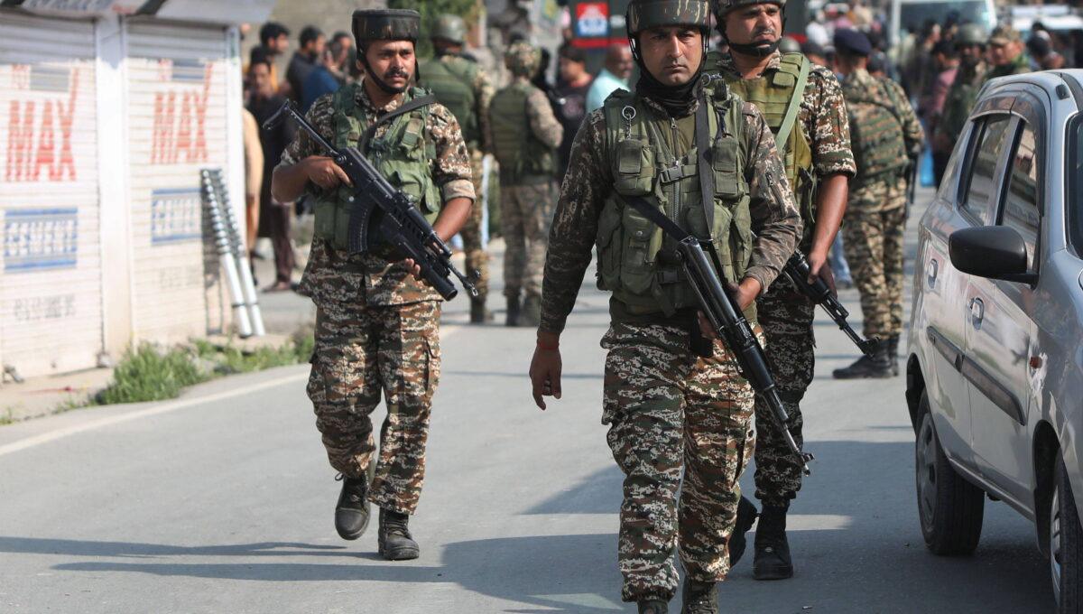 Zdjęcie przedstawia indyjskich żołnierzy