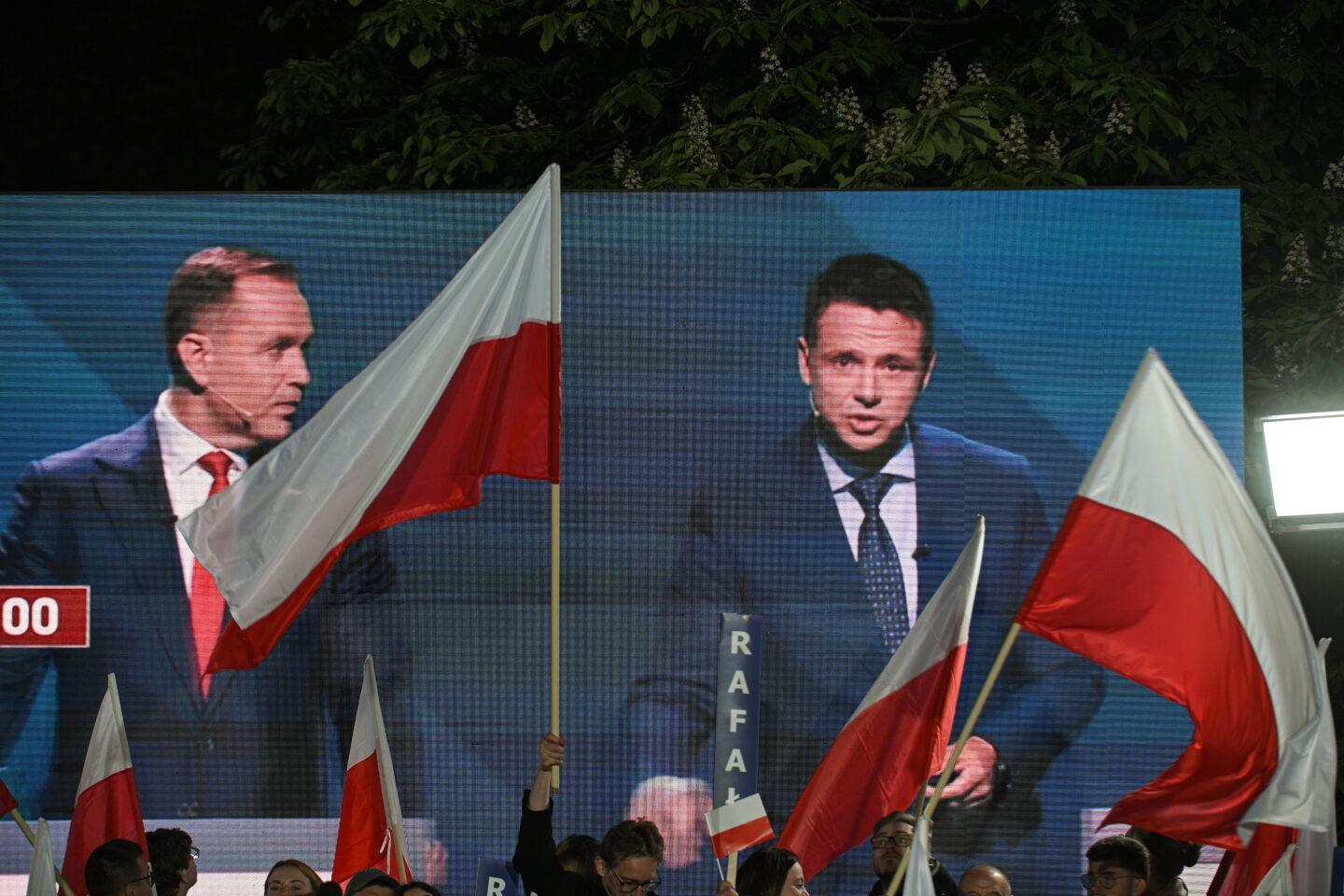 Na ekranie w trakcie debaty Karol Nawrocki i Rafał Trzaskowski