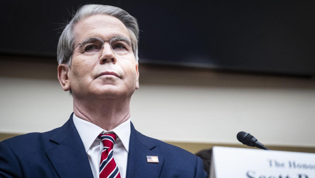 Na zdjęciu z 7 maja 2025 r. sekretarz skarbu Scott Bessent