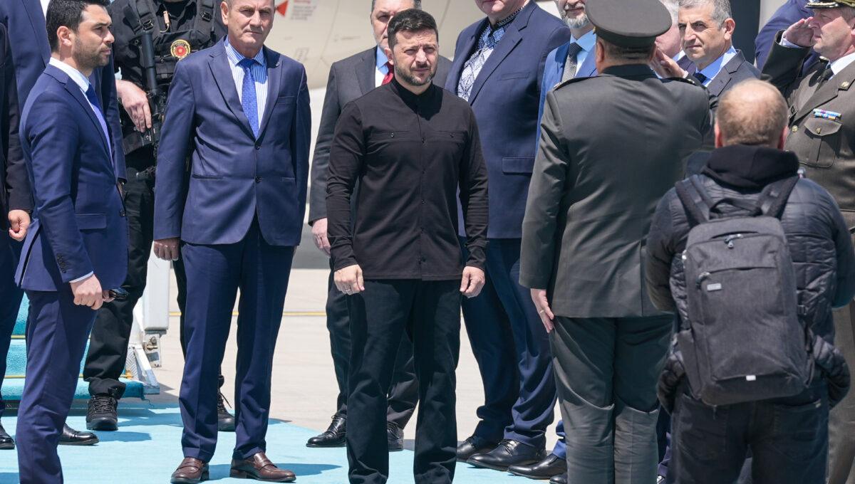 Prezydent Ukrainy Wołodymyr Zełenski witany w Stambul