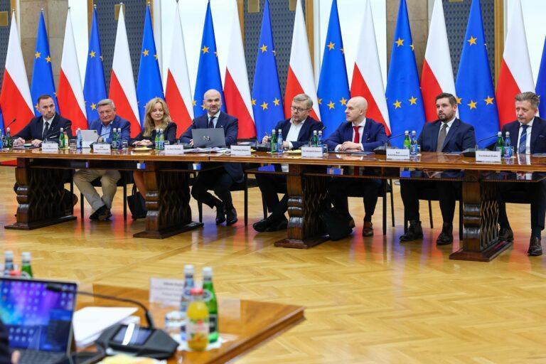 Na zdjęciu widać komitet sterujący inicjatywy SprawdzaMY, wielkiego projektu deregulacyjnego