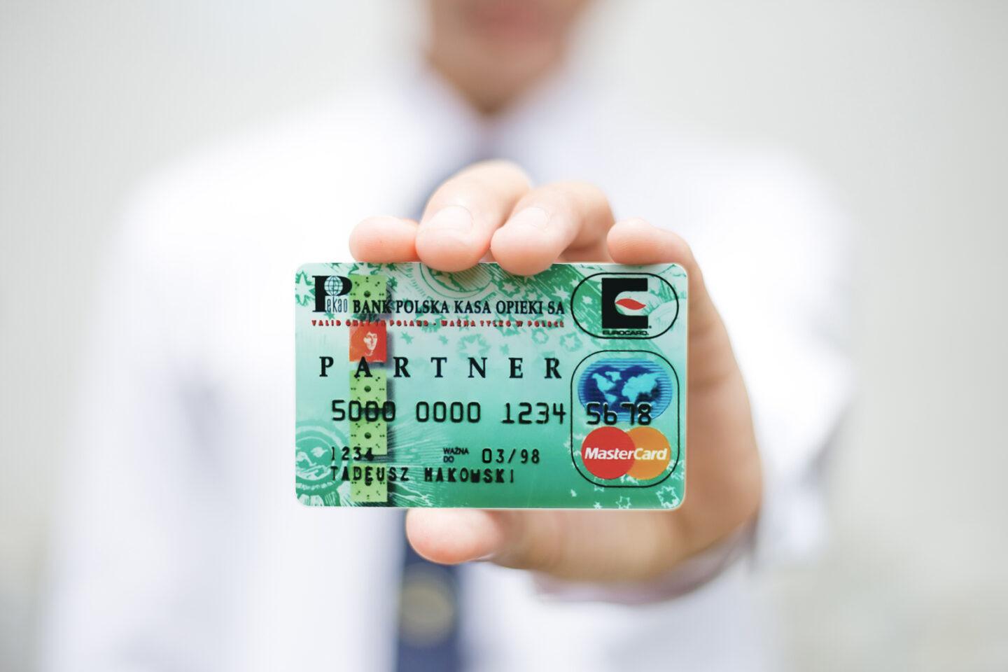 Pierwsza karta kredytowa Mastercard w Polsce z 1995 r. Źródło: mat. prasowe Mastercard