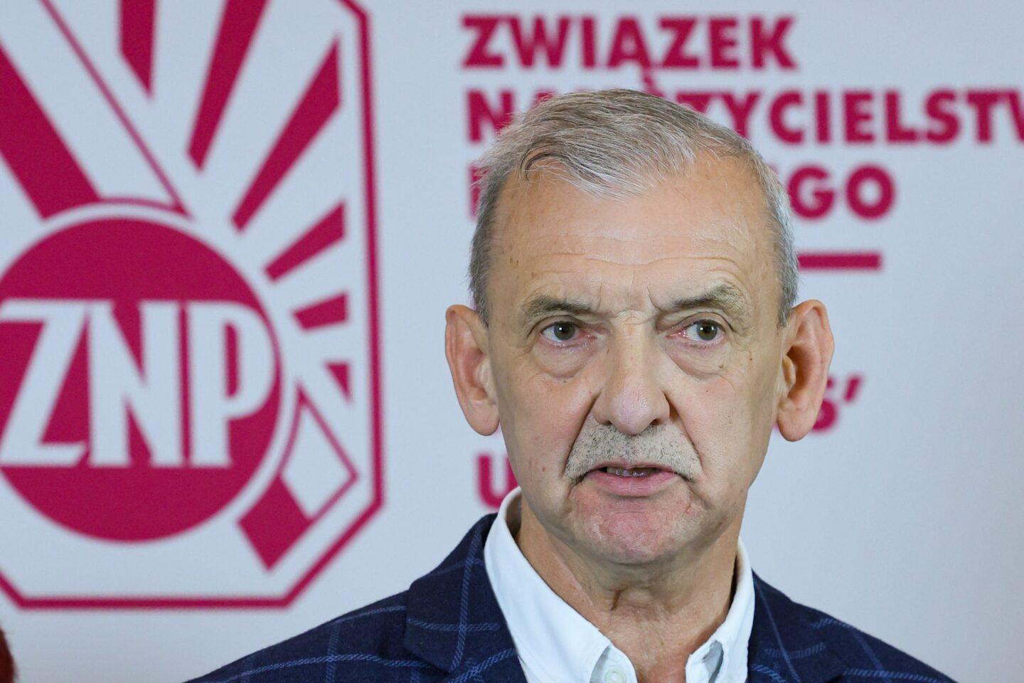 Zdjęcie przedstawia prezesa ZNP Sławomira Broniarza