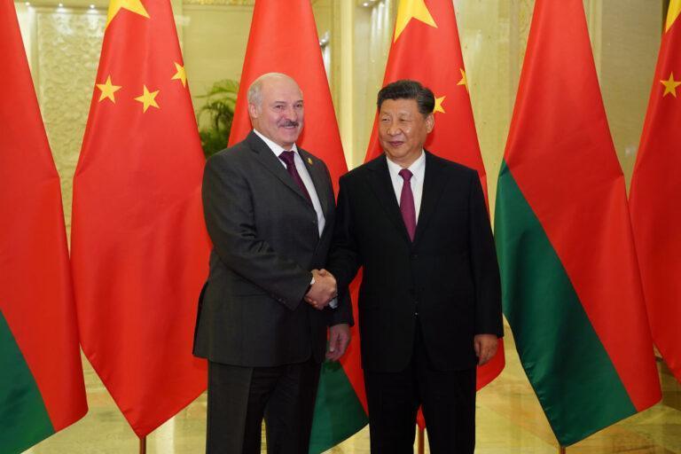Na zdjęciu Aleksandr Łukaszenka (z lewej) oraz Xi Jinping