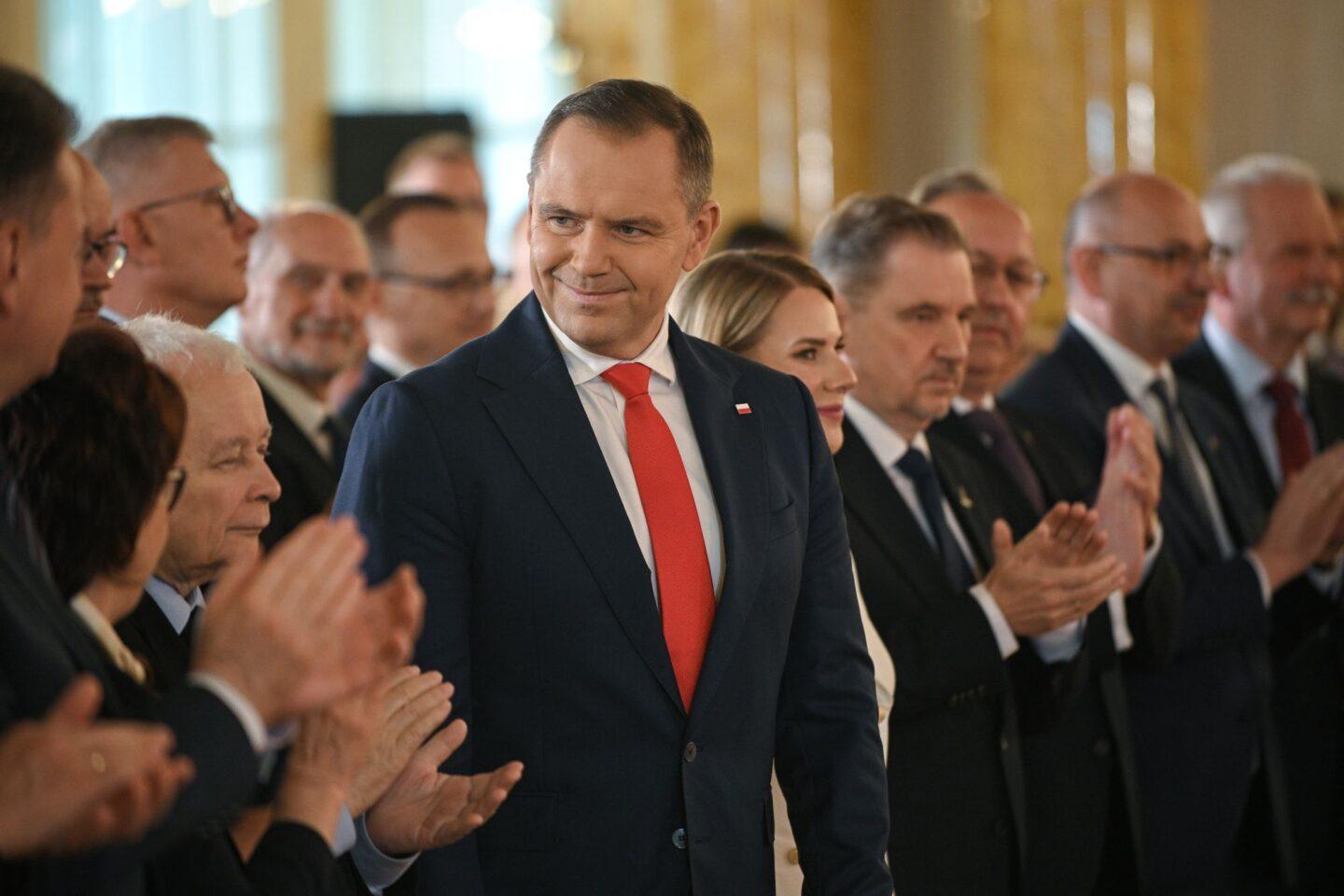 Na zdjęciu prezydent elekt Karol Nawrocki podczas uroczystości wręczenia mu uchwały PKW ws. stwierdzenia wyniku wyborów prezydenckich na Zamku Królewskim w Warszawie