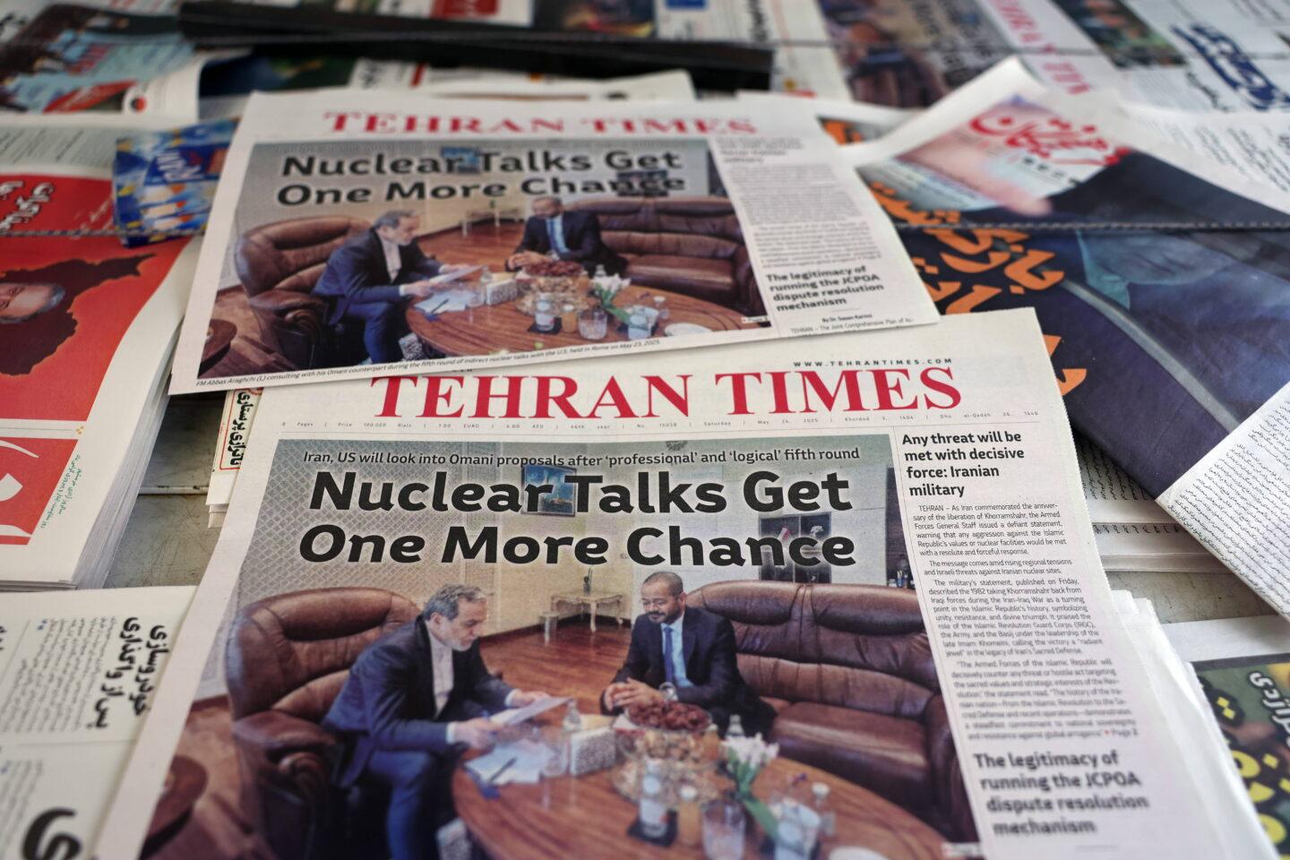 Na zdjęciu: Okładka irańskiej gazety z tekstem o rozmowach pokojowych Iran-USA