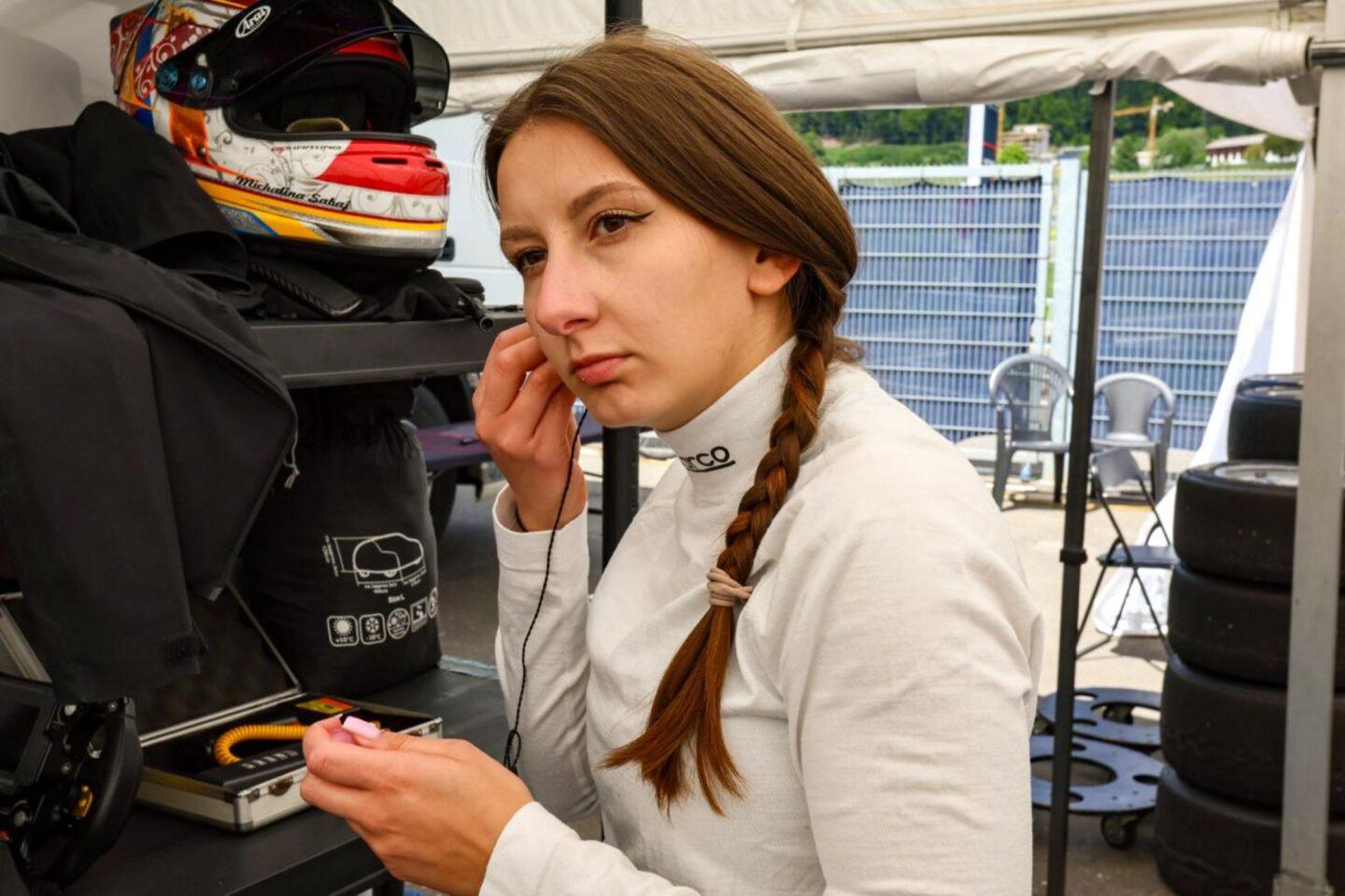 Na zdjęciu Michalina Sabaj, polska zawodniczka Formuły 4