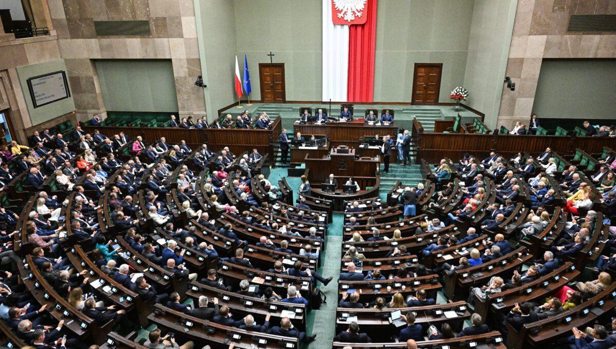 Na zdjęciu posłowie na sali obrad Sejmu w Warszawie