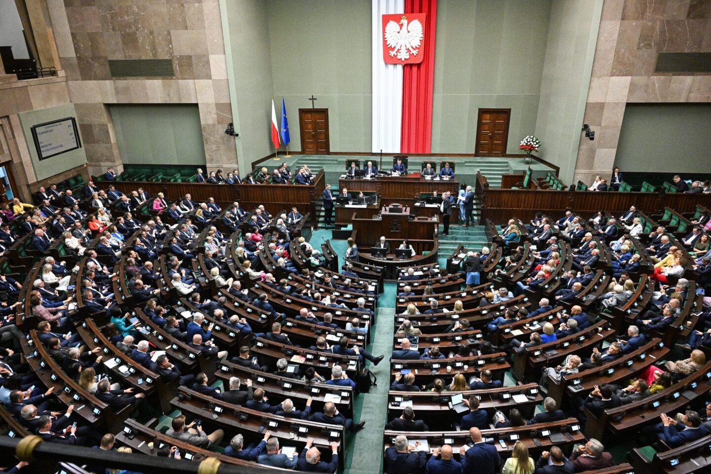 Na zdjęciu posłowie na sali obrad Sejmu w Warszawie