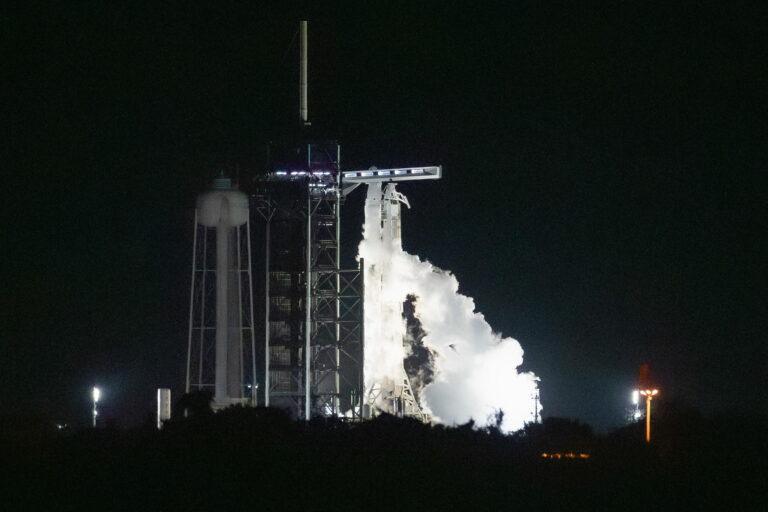 Na zdjęciu: Start rakiety Falcon 9