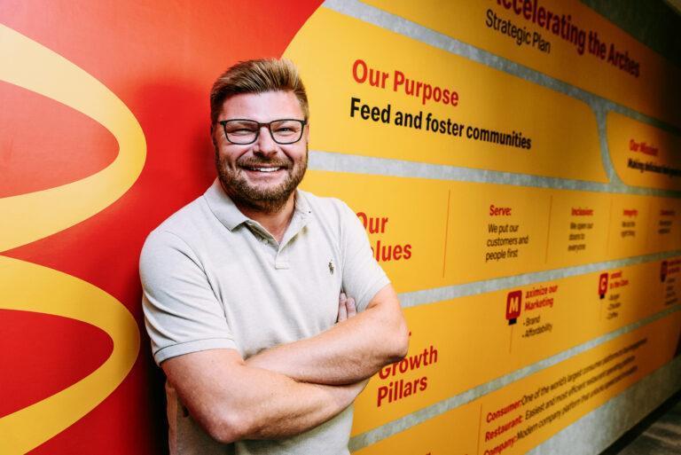 - 95 proc. osób, które dołączają do McDonald’s jako franczyzobiorcy, nie miało wcześniej żadnego doświadczenia w branży gastronomicznej - mówi Tomasz Rogacz, dyrektor generalny McDonald’s Polska./ Fot. materiały prasowe McDonald's Polska