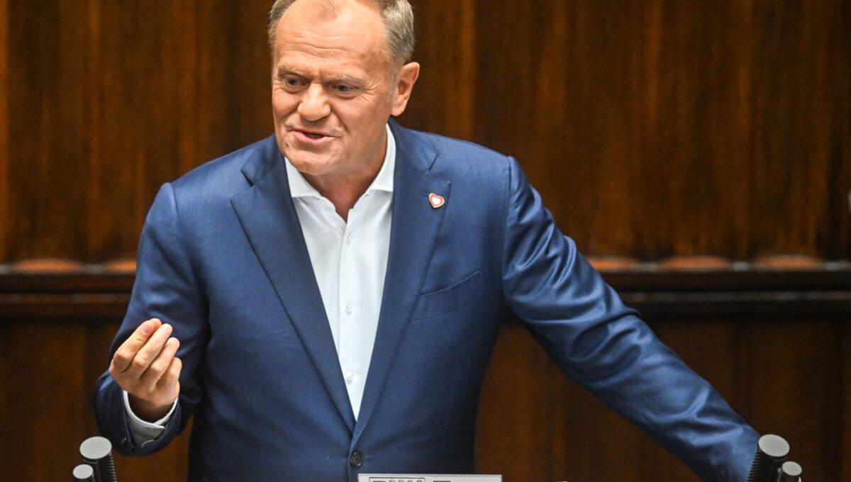 Na zdjęciu premier Donald Tusk przemawia na sali obrad Sejmu w Warszawie
