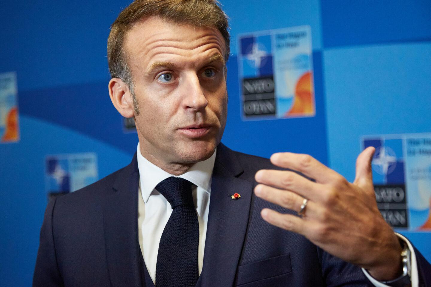 Na zdjęciu prezydent Francji Emmanuel Marcon na szczycie NATO w Hadze