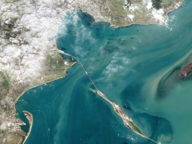 Most Krymski na zdjęciu satelitarnym z 2018 r.