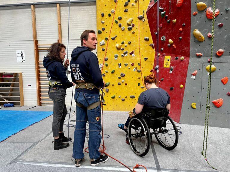 Na zdjęciu parawspinacze ze Stowarzyszenia Skocznia