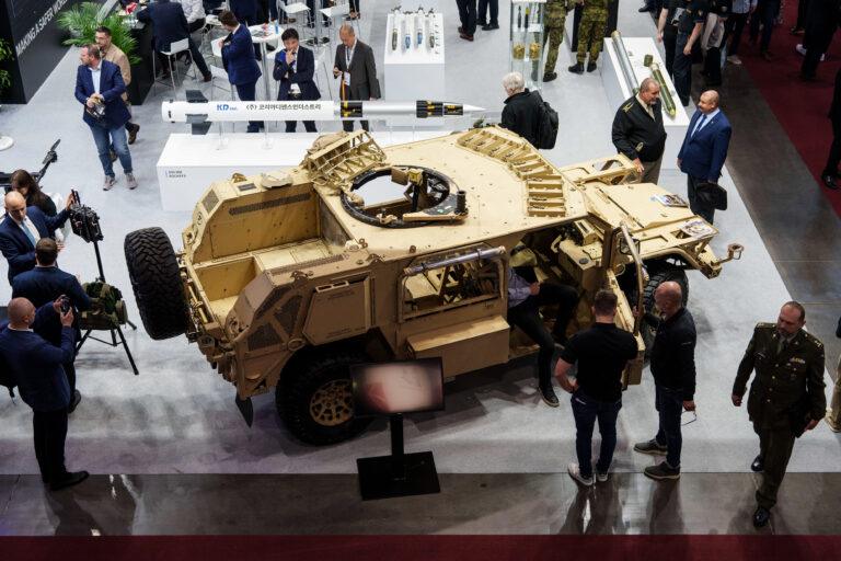 Pojazd opancerzony na stoisku STV Group AS podczas Międzynarodowej Wystawy Technologii Obrony i Bezpieczeństwa (IDET) w Brnie, w maju tego roku (fot. Milan Jaros)