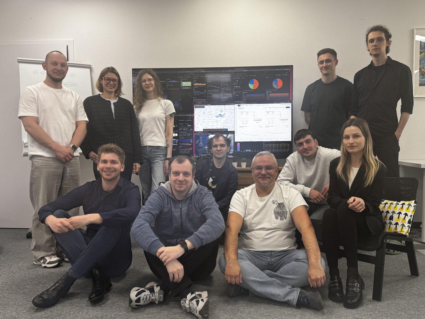 Zespół Rainbow Weather to kilkanaście osób, głównie z Białorusi i Ukrainy. Alexander Matveenko (pierwszy od prawej w pierwszym rzędzie), współzałożyciel firmy