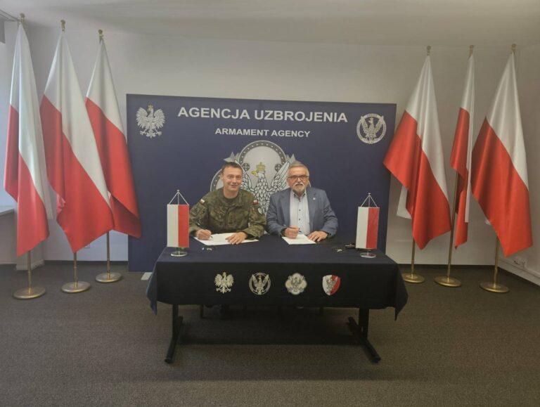 Zdjęcie przedstawia podpisanie umowy na dostawy min Płomień dla Sił Zbrojnych RP