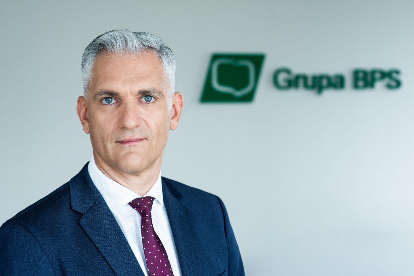 Artur Adamczyk, prezes Banku BPS, wierzy, że centralizacja części usług pozwoli bankom skupić się na rozwoju biznesu i uwolnić drzemiący w nich potencjał. Na razie nie ma jednak mowy o wspólnej aplikacji, czy centralnym systemie IT. Fot. BPS